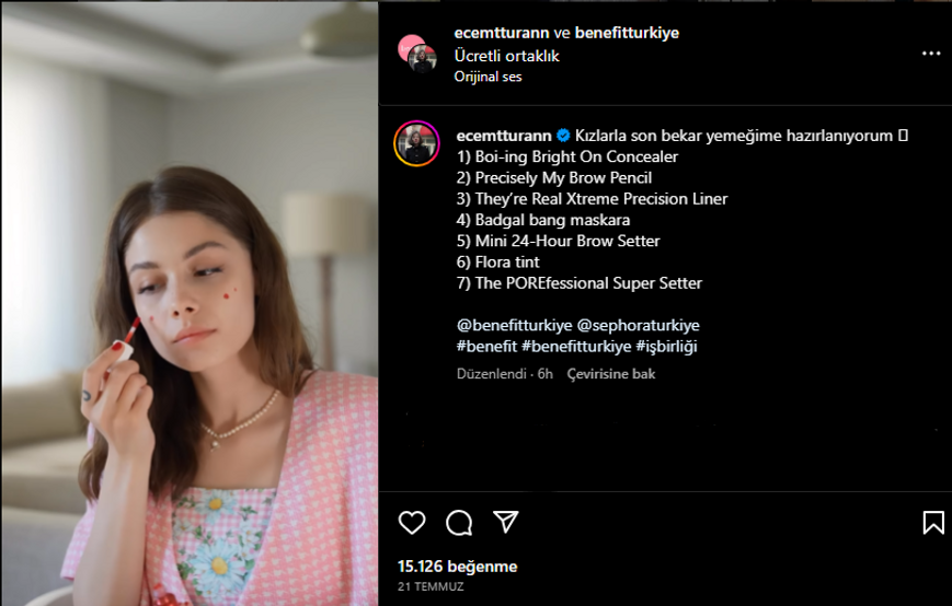 Ecem Turan'ın, Benefit Turkiye ile anlaşmalı olarak hazırladığı makyaj malzemesi tanıtım videosundan bir kesit