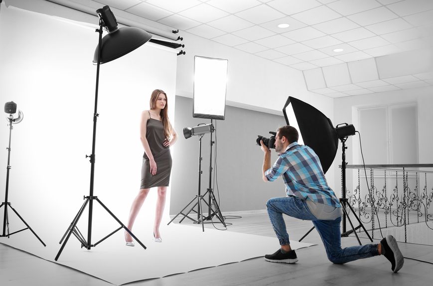 Stüdyoda gerçekleştirilen ürün fotoğraf çekiminin arka planını gösteren görsel