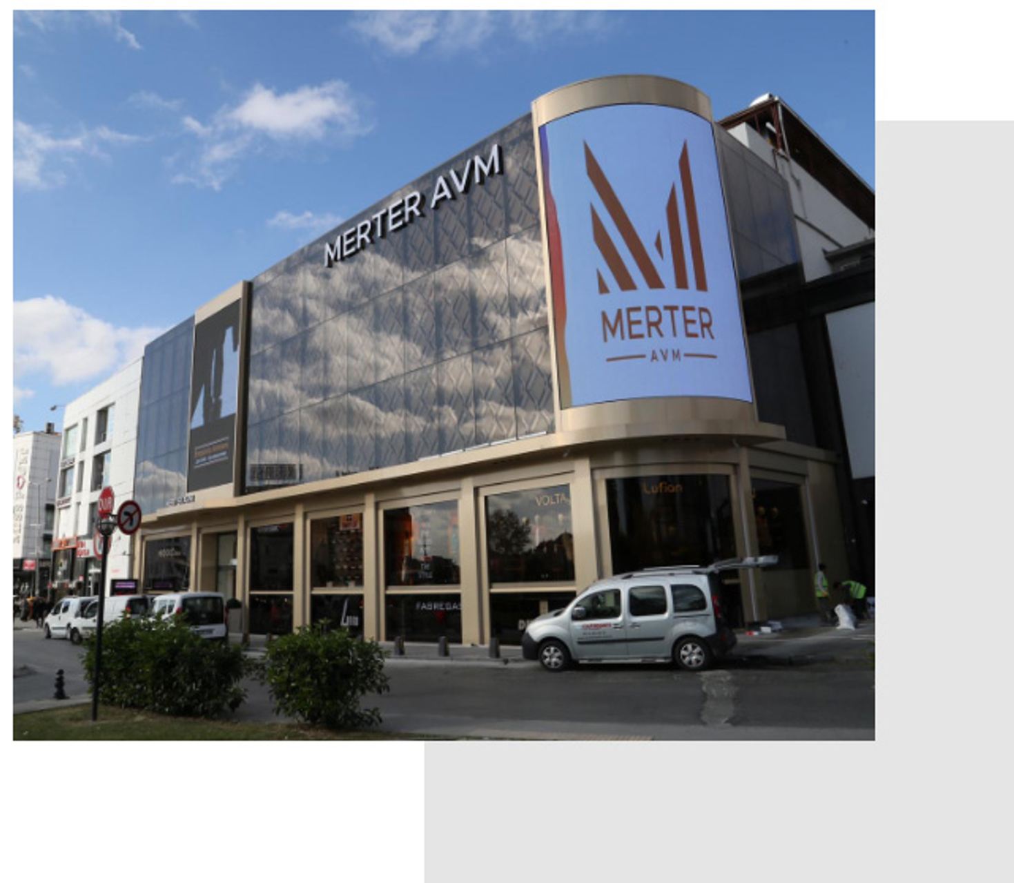 Merter toptan kıyafet alışveriş merkezinin dış görünümü