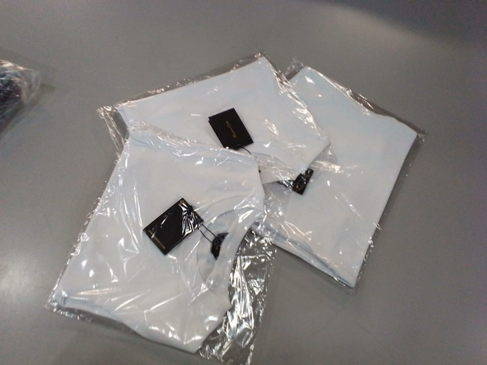 Witte T-shirts in bulk in Wholesale Warehouse klaar voor verzending, witte t-shirts goedkoop