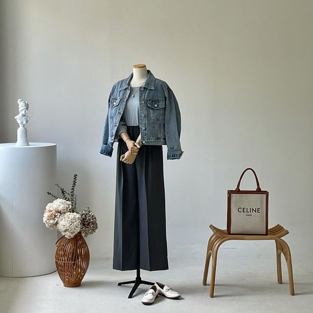 Mannequin in dameskleding voor boetiekhouders. Goedkoop alternatief voor Instagram-modellen.