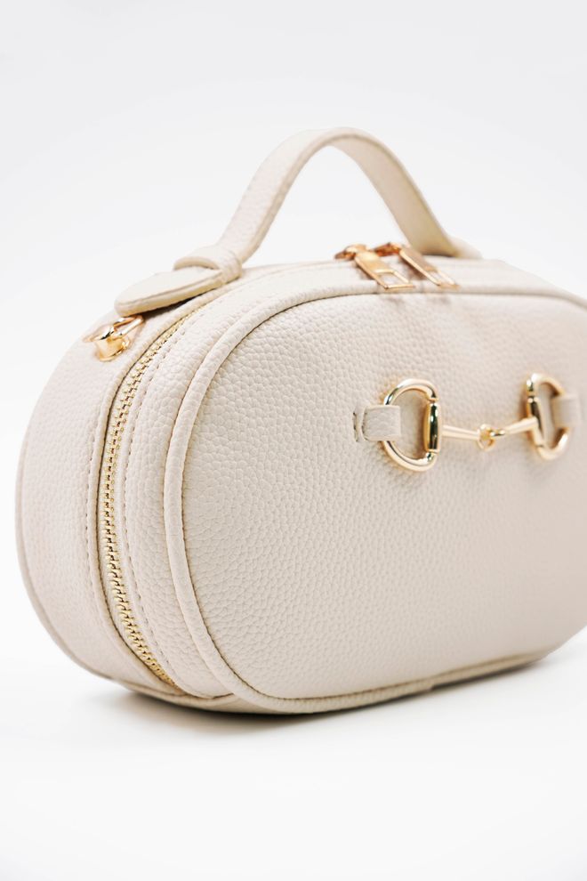 ARON Atelier Sac À Bandoulière Bonnie Beige Avec Accessoires Détaillés Pour Femmes Vêtements en gros 1