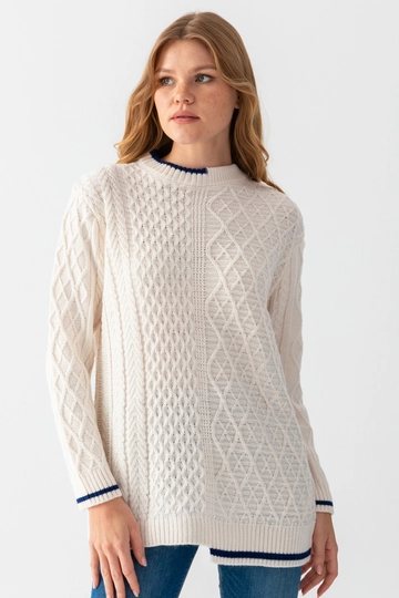 Ein Bekleidungsmodell aus dem Großhandel trägt  Gemusterter Strickpullover
, türkischer Großhandel Pullover von Ajour Triko