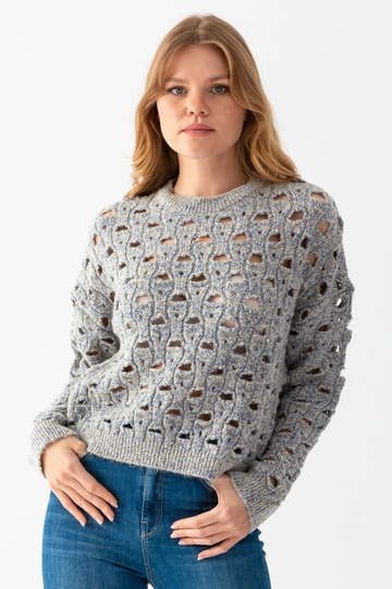 A wholesale clothing model wears  Hole Knitwear Sweater
, Turkish wholesale Sweater of Ajour Triko
