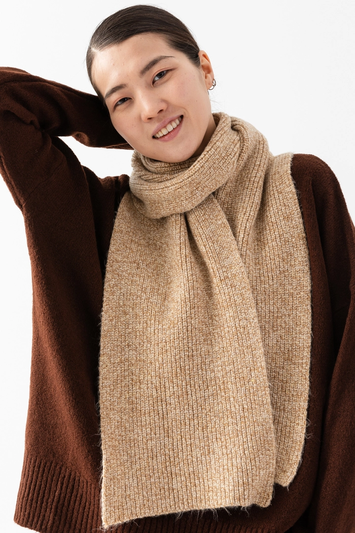 A wholesale clothing model wears ajo10058-kirchli-women's-scarf, Turkish wholesale Scarf of Ajour Triko