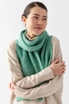 Una modella di abbigliamento all'ingrosso indossa ajo10063-kirchli-women's-scarf, vendita all'ingrosso turca di  di 