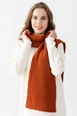 Una modelo de ropa al por mayor lleva ajo10020-basic-women's-plain-scarf,  turco al por mayor de 
