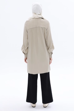 A wholesale clothing model wears all12480-raglan-sleeve-shirt-tunic-defne, Turkish wholesale Tunic of Allday