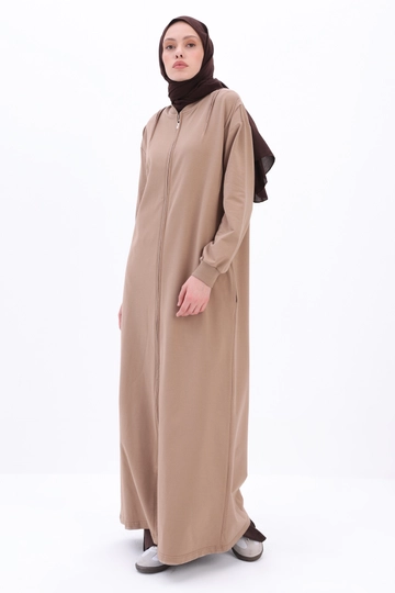 Una modelo de ropa al por mayor lleva  Abaya Cómoda Con Cremallera - Visón
, Abaya turco al por mayor de Allday