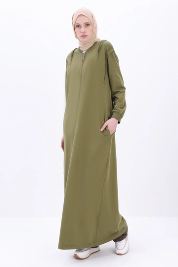 Una modelo de ropa al por mayor lleva  Abaya Cómoda Con Cremallera - Caqui
, Abaya turco al por mayor de Allday