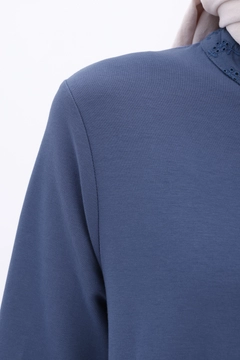 A wholesale clothing model wears all12804-indigo-zippered-comfortable-abaya-indigo, Turkish wholesale Abaya of Allday