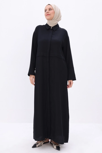 Ein Bekleidungsmodell aus dem Großhandel trägt  Bequeme Abaya Mit Reißverschluss – Schwarz
, türkischer Großhandel Abaya von Allday