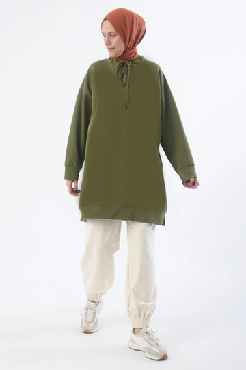 Ένα μοντέλο χονδρικής πώλησης ρούχων φοράει  P52364 Rht Klp Swt Tnk - Χακί
, τούρκικο τουνίκ χονδρικής πώλησης από Allday