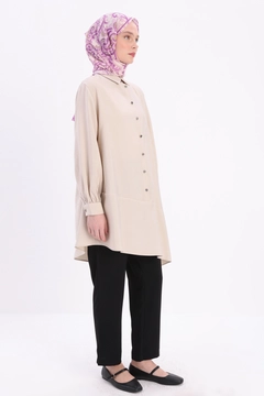 A wholesale clothing model wears all12930-asymmetric-slit-tunic-ecru, Turkish wholesale Tunic of Allday