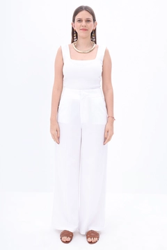 A wholesale clothing model wears all12938-chestnut-linen-trousers-white, Turkish wholesale Pants of Allday