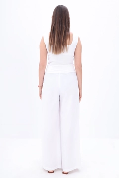 A wholesale clothing model wears all12938-chestnut-linen-trousers-white, Turkish wholesale Pants of Allday
