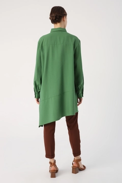 A wholesale clothing model wears all12941-asymmetric-slit-tunic-green, Turkish wholesale Tunic of Allday