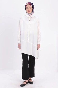 A wholesale clothing model wears all12943-asymmetric-slit-tunic-white, Turkish wholesale Tunic of Allday