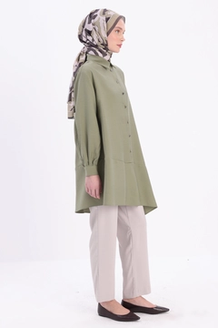 A wholesale clothing model wears all12922-open-asymmetrical-slit-tunic-green, Turkish wholesale Tunic of Allday
