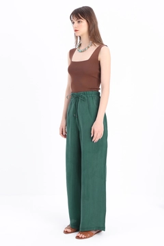 A wholesale clothing model wears all12982-emerald-elastic-waist-tencel-trousers-emerald, Turkish wholesale Pants of Allday