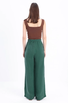 A wholesale clothing model wears all12982-emerald-elastic-waist-tencel-trousers-emerald, Turkish wholesale Pants of Allday
