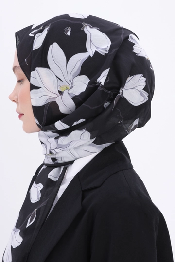 A wholesale clothing model wears  -white Zigzag Cotton Jacquard Shawl - Black
, Turkish wholesale Shawl of Allday