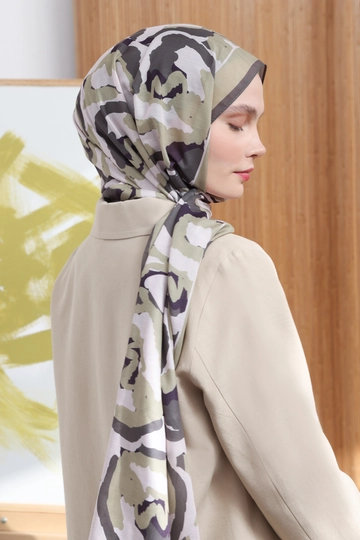 Ein Bekleidungsmodell aus dem Großhandel trägt  -brauner Zickzack-Jacquard-Schal Aus Baumwolle – Grün
, türkischer Großhandel Halstuch von Allday