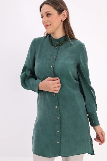 A wholesale clothing model wears  Emerald High Collar Sleeve Pleated Tencel Shirt Tunic - Emerald
, Turkish wholesale  of Allday