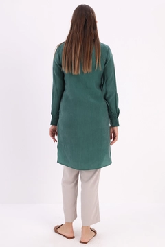 A wholesale clothing model wears all12961-emerald-high-collar-sleeve-pleated-tencel-shirt-tunic-emerald, Turkish wholesale Tunic of Allday