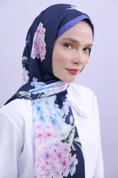 A wholesale clothing model wears all12996-zigzag-cotton-jacquard-shawl-navy-blue, Turkish wholesale Shawl of Allday