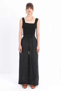A wholesale clothing model wears all13003-tencel-trousers-with-elastic-waist-black, Turkish wholesale Pants of Allday
