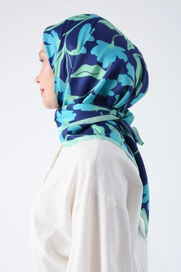 A wholesale clothing model wears  Zigzag Cotton Jacquard Shawl - Blue
, Turkish wholesale Shawl of Allday