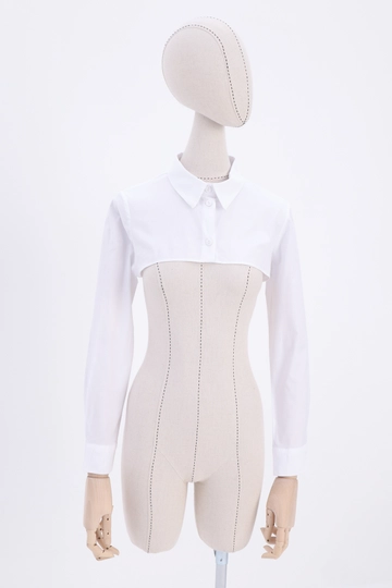 Bir model, Allday toptan giyim markasının  Uzun Kollu Crop İçlik - Beyaz
 toptan Külot ürününü sergiliyor.