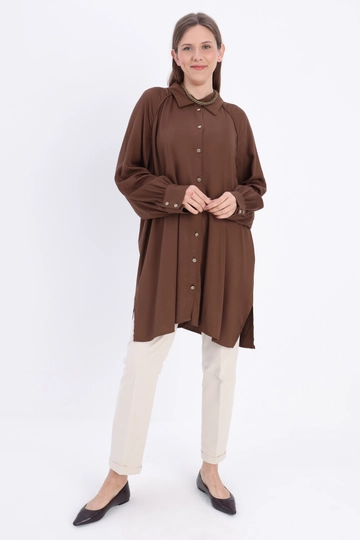 A wholesale clothing model wears  Brown Raglan Sleeve Shirt Tunic - Brown
, Turkish wholesale Tunic of Allday