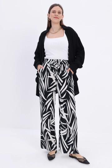 A wholesale clothing model wears  -ecru Pocket Patterned Trousers - Black
, Turkish wholesale Pants of Allday
