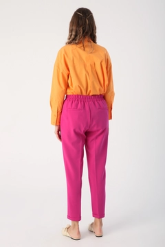 Un model de îmbrăcăminte angro poartă 45274 - Trousers - Fuchsia, turcesc angro Pantaloni de Allday