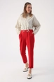 Una modelo de ropa al por mayor lleva 45275-trousers-red,  turco al por mayor de 