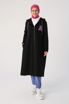 Ein Bekleidungsmodell aus dem Großhandel trägt 45286 - Hooded Cardigan - Black, türkischer Großhandel Kapuzenpulli von Allday
