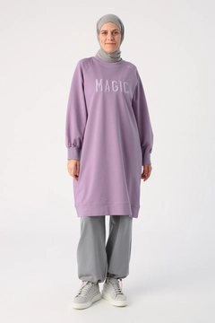 Ένα μοντέλο χονδρικής πώλησης ρούχων φοράει 45287 - Sweat Tunic - Lilac, τούρκικο τουνίκ χονδρικής πώλησης από Allday
