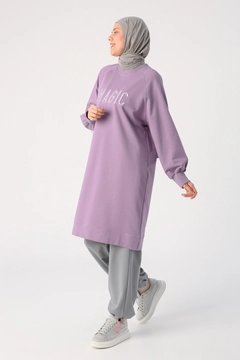 Ein Bekleidungsmodell aus dem Großhandel trägt 45287 - Sweat Tunic - Lilac, türkischer Großhandel Tunika von Allday