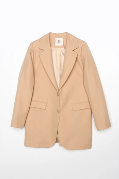 Bir model, Allday toptan giyim markasının 45297 - Jacket - Beige toptan Ceket ürününü sergiliyor.