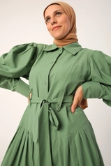 A model wears 47060 - Dress - Green, wholesale undefined of Allday to display at Lonca