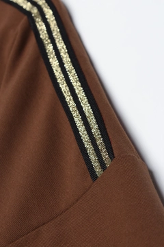 Una modelo de ropa al por mayor lleva 47108 - Abaya - Light Brown, Abaya turco al por mayor de Allday