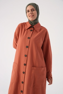 Een kledingmodel uit de groothandel draagt 47650 - Abaya - Cinnamon, Turkse groothandel Abaya van Allday