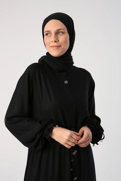 Una modella di abbigliamento all'ingrosso indossa 47773 - Abaya - Black, vendita all'ingrosso turca di Abaya di Allday