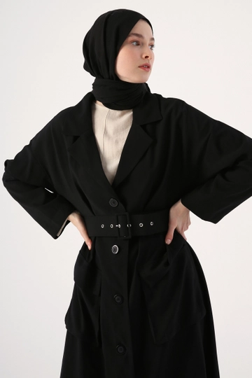 Una modelo de ropa al por mayor lleva  Abaya - Negro
, Abaya turco al por mayor de Allday