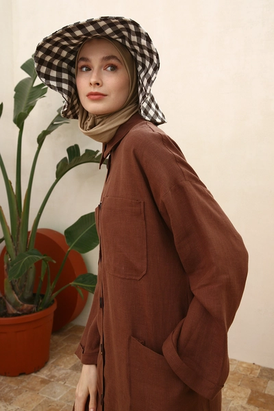 A model wears 47863 - Coat - Brown, wholesale Coat of Allday to display at Lonca