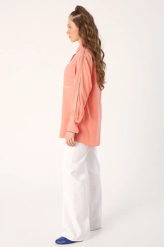 Hurtowa modelka nosi 48042 - Shirt - Salmon Pink, turecka hurtownia Koszula firmy Allday