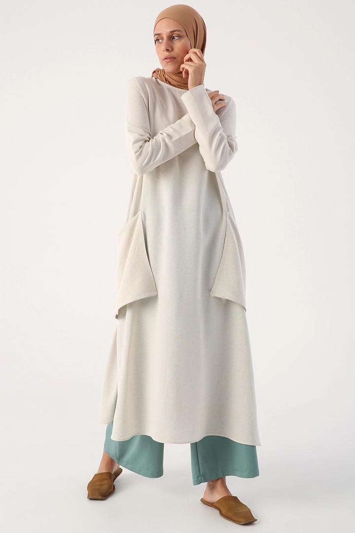 Una modelo de ropa al por mayor lleva 48070 - Tunic - Stone Color, Túnica turco al por mayor de Allday