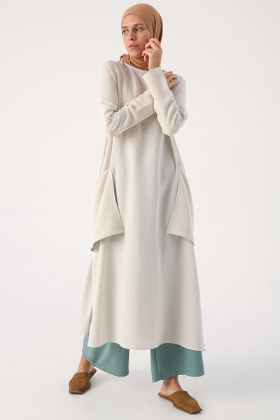 A model wears 48070 - Tunic - Stone Color, wholesale Tunic of Allday to display at Lonca